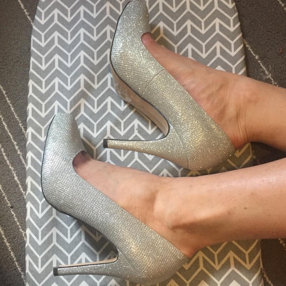 Sparkly silver Spring heels -Size 8 - Picture 2 of 6